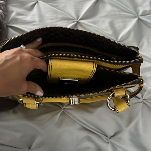 Yellow leather banana republic small shoulder bag - Picture 3 of 10